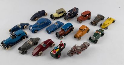 Lot de 17 voitures de marque diverses .