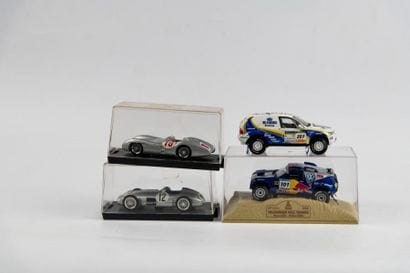 Lot composé de 22 voitures de course en boite...