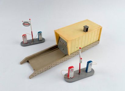 Dinky Toys France, lot comprenant : box réf...