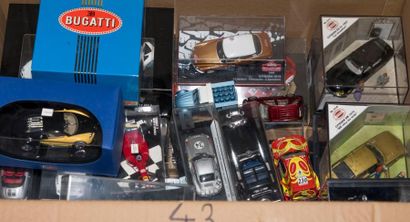 Lot composé de 30 voitures avec boite : 4