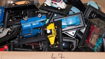 Lot de 70 voitures en boite sans marque