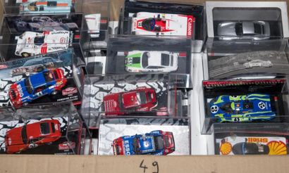 Lot de 44 Porsches en boite : 25 Editions...