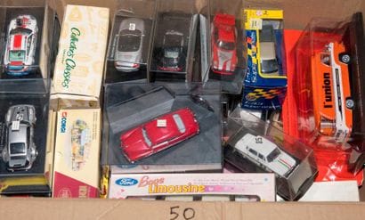 Lot composé de 40 voitures avec boite : 20...