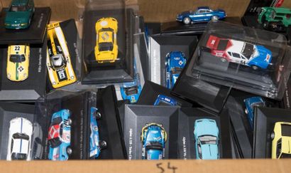 Lot de 50 voitures Eligor sur socle 