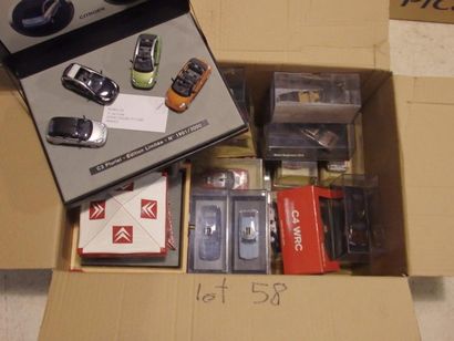 Lot composé de 31 voitures avec boite : 31...