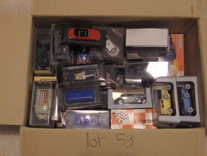 Lot composé de 44 voitures avec boite : 15...