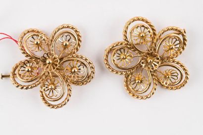 Paire de broches en or jaune torsadé, poinçon...