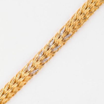 Élégant bracelet stylisant des feuillages,...