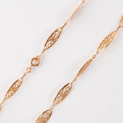 Collier en or jaune 18 carats (poinçon tête...