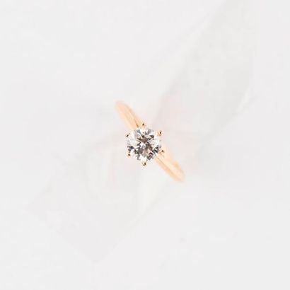 Bague solitaire, monture en or jaune 18 carats...