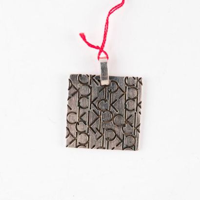 Pendentif plaque Calvin Klein, en argent,...