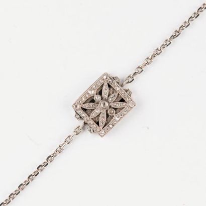 Fermoir ancien entièrement pavé de diamants...