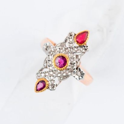 Bague Marquise, la monture en or jaune 750...