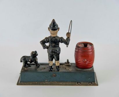 Tirelire mécanique américaine en fonte peinte...