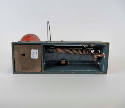 Tirelire mécanique américaine en fonte peinte...