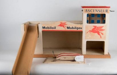 Garage Mobiloil Mobilgas en bois peint. L...