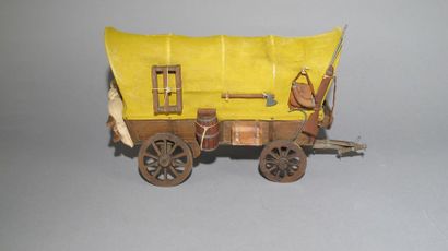 2 Maquettes de diligence en bois l'une avec...