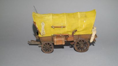 2 Maquettes de diligence en bois l'une avec...