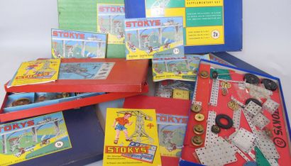 Lot important de boites de construction Stokys,...