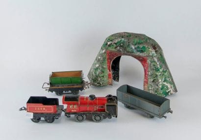 Lot en 0 comprenant : une locomotive Hornby...