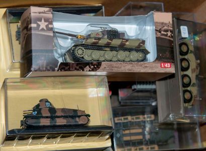 Lot de 13 véhicules militaires collection...