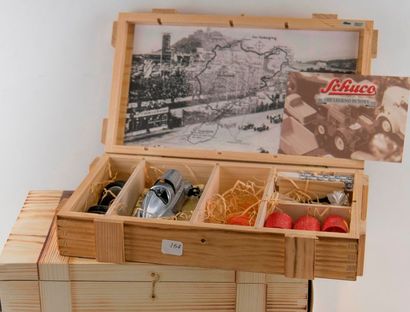 Schuco , coffret bois «  Mein Bordsteinrenner »,...