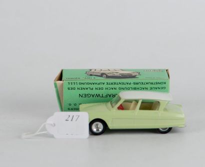 Solido : Citroën «  Ami 6 », vert pâle et...