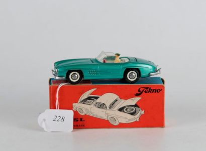 Tekno : Mercedes-Benz 300 SL vert métallisé...