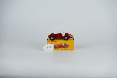 DTF : Ferrari réf 23J,roues chromées, rouge...