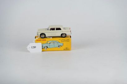 DTF : Peugeot 404 réf 553, très bon état...