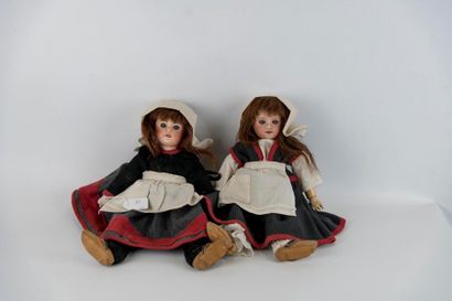 *SFBJ Paris , lot de deux poupées jumelles,...
