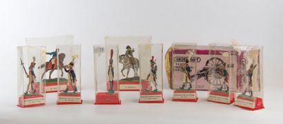 10 soldats plats en métal en boite et 1 canon...