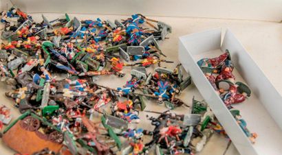 Lot important de figurines en plomb, petite...