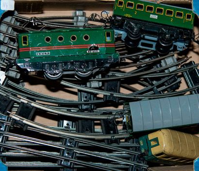 Hornby en O : locomotive BB8051 et deux wagons...