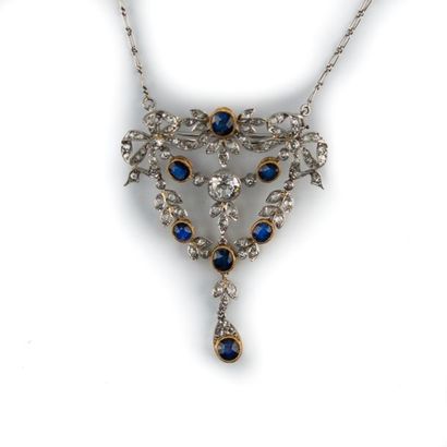 Broche nœud formant pendentif en or jaune...