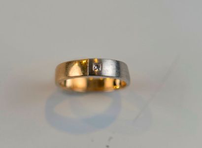 *Bague en or jaune, or blanc 750 millièmes...