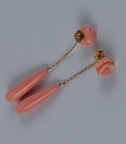 Paire de pendants d'oreilles composée de...