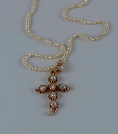 Croix en or jaune 18 carats (750 millièmes)...