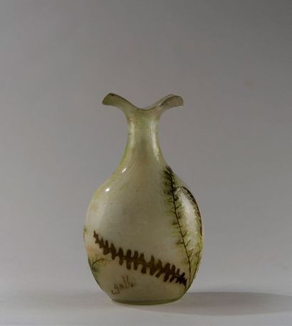 Emile GALLE (1846-1904). Vase à panse aplatie...
