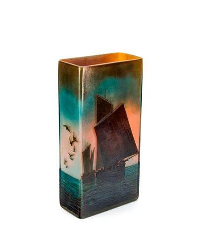 Emile GALLE (1846-1904). Vase de section...