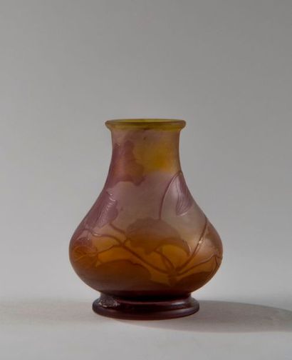 Emile GALLE (1846-1904). Vase sur talon en...