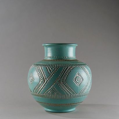Émile LENOBLE (1875 - 1940). Vase en céramique...