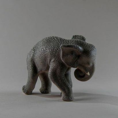 SEVRES et VINSARE attribué à. Eléphant. Sujet...