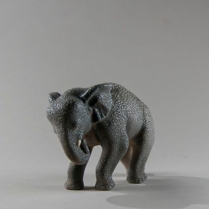 SEVRES et VINSARE attribué à. Eléphant. Sujet...