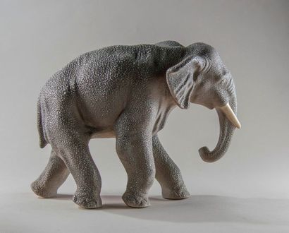 SEVRES et VINSARE attribué à. Eléphant. Sujet...