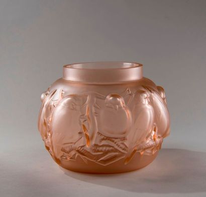 Muller Frères, Lunéville. Vase aux perruches...