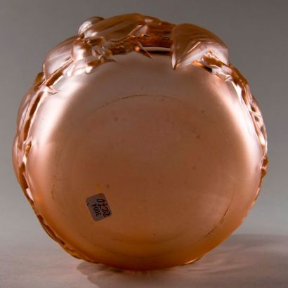 Muller Frères, Lunéville. Vase aux perruches...