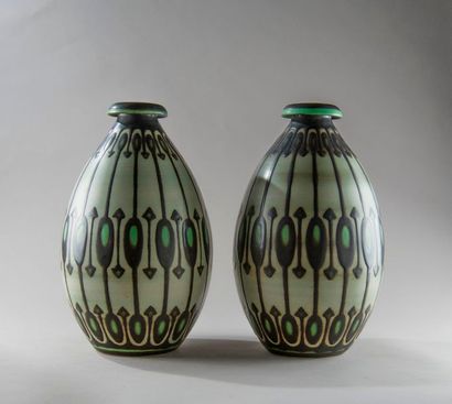 Charles CATTEAU (1880-1966). Paire de vases...