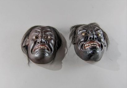 JAPON. Paire de masques de théâtre No grimaçants...