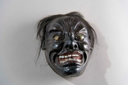 JAPON. Paire de masques de théâtre No grimaçants...